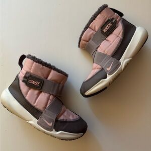 Nike Flex Advance  Boot (PS) Size 2.5Y EUC